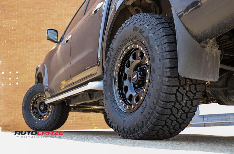 NISSAN NAVARA D LOCKER BLACK